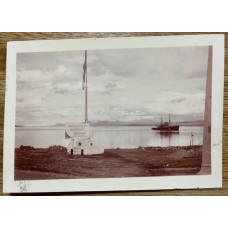 USHUAIA TIERRA DEL FUEGO ANTIGUA FOTO UN POCO MAS CHICA QUE TARJETA POSTAL MASTIL